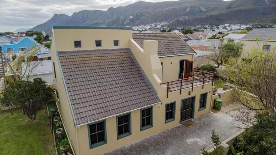 4 Bedroom Property for Sale in Sandbaai Western Cape